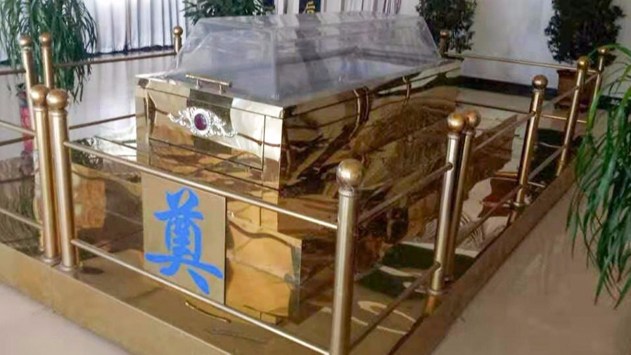 吉遠(yuǎn)冰棺告訴您“瞻仰棺的用途” 和水晶棺是一樣嗎？
